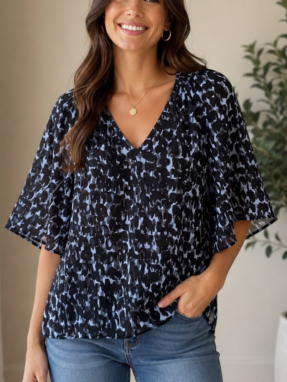 Abbey Glass Black Blue Abstract Animal Holly V Neck Flutter Sleeve Blouse Size S